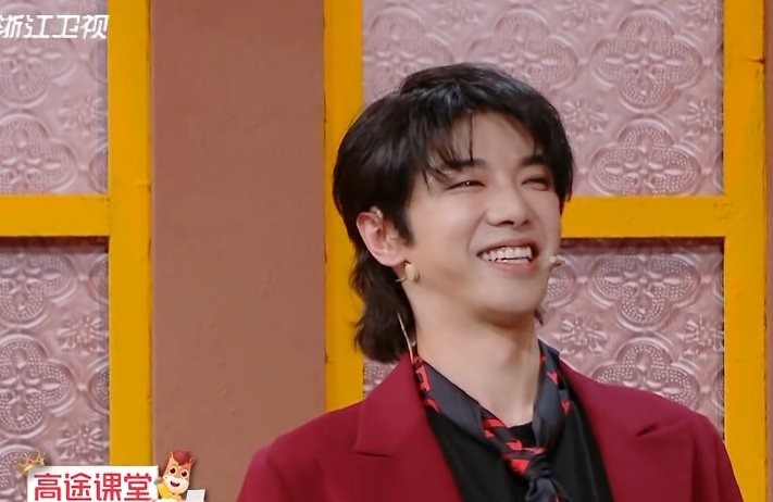 冰水|華晨宇光腳泡冰水唱《齊天大圣》,失去百萬(wàn)修音后,唱功藏不住了