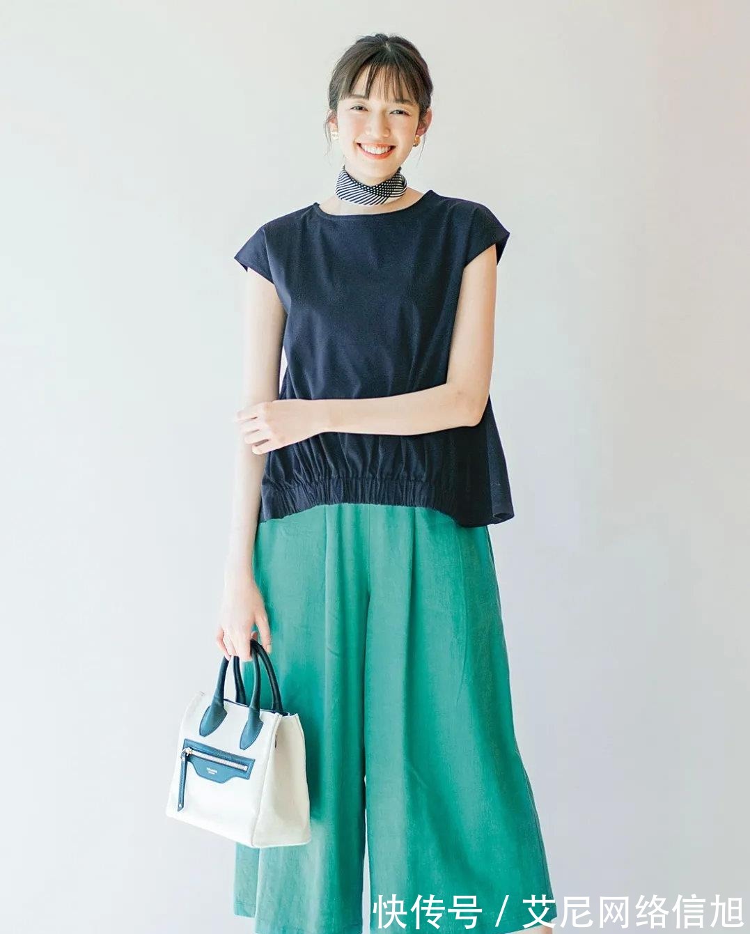 印花|凭什么她穿“大阔腿裤”美成画？日系文艺派的疗愈穿搭，从没失望