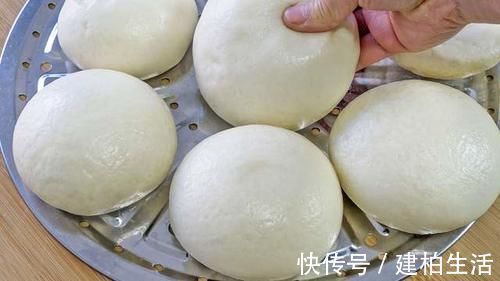 馒头教你这样做,不用酵母不加水,个个蓬松不塌陷,撕着吃更过瘾