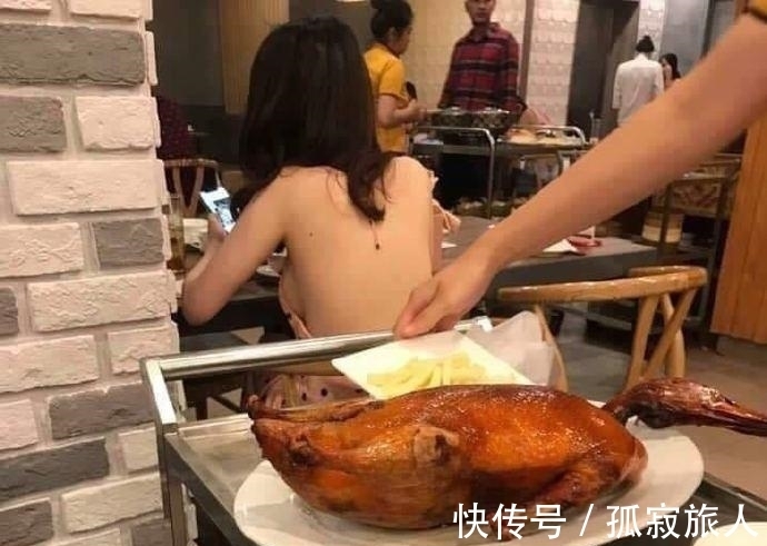 |搞笑GIF:不好意思打扰一下,请问你们是要组团去搞笑吗?