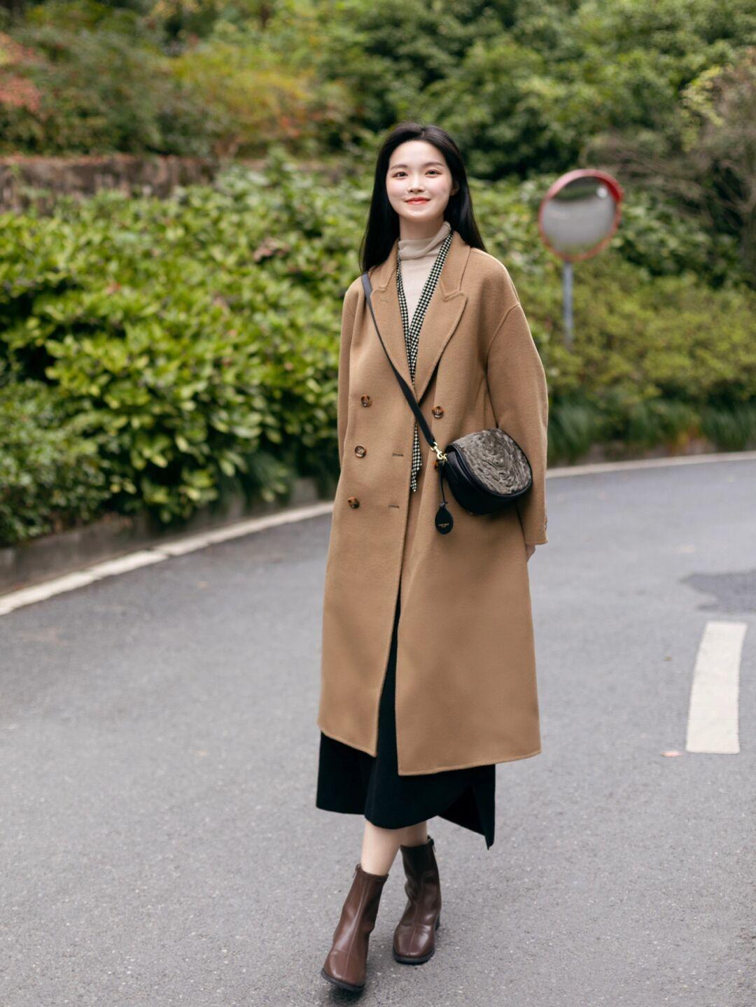 博主 冬季就适合穿“大地色大衣”,成熟稳重又显气质,谁穿都洋气