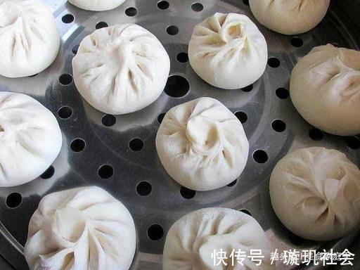 蒸包子|蒸包子总是“掉底”只因忽略这几步,这样做,包子蒸的香软可口