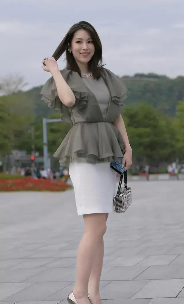 女生 微胖女生穿连衣裙,搭配高跟鞋不显胖还很有女人味,觉得好看吗?