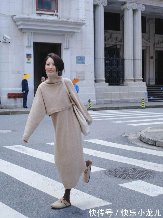 修身 时尚穿搭，内搭以卡其色修身吊带裙为主，很有时尚感