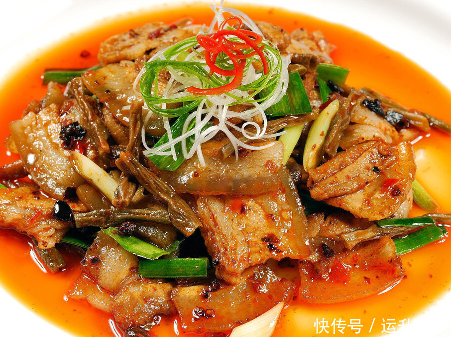  回锅肉怎么做好吃又正宗川菜大厨分享做法，肥而不腻软糯鲜香