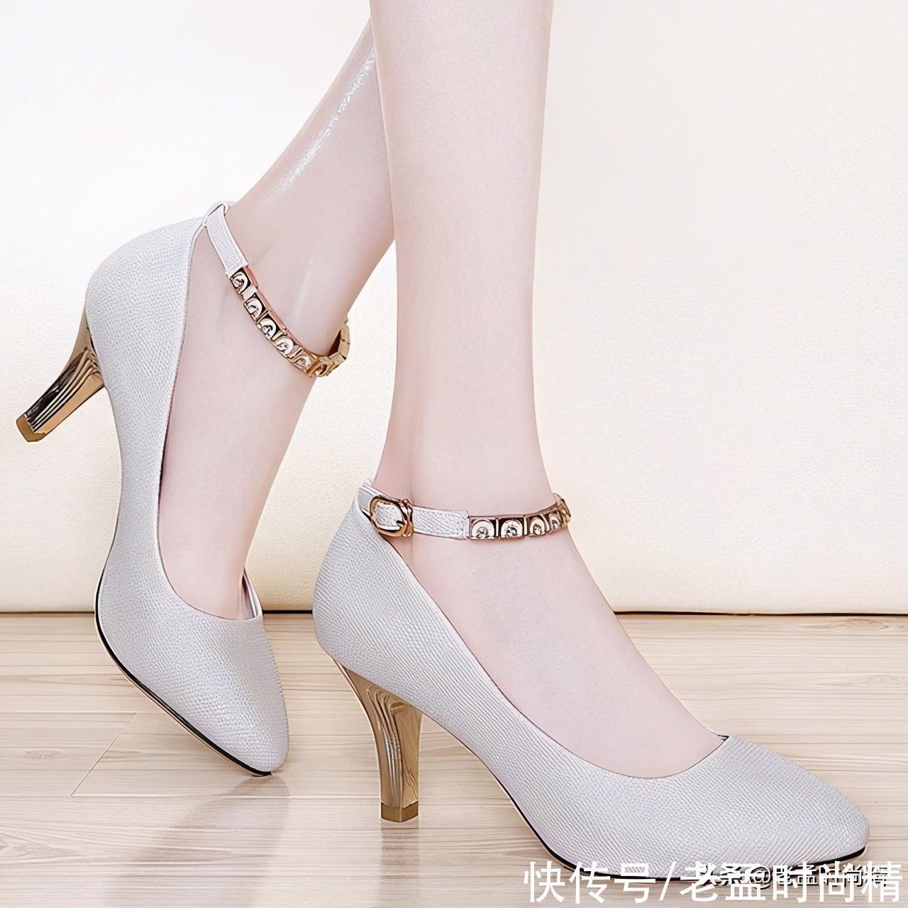 美鞋|尖头搭上细高跟,塑造优雅女人味,尽显高挑迷人