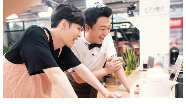 张艺兴|黄磊、黄渤、孙红雷谁对张艺兴最好?用作品说话,没想到他最差?