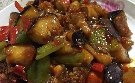  茄子|在家做红烧茄子，学会这个小技巧，茄子不油腻，吃起来更入味
