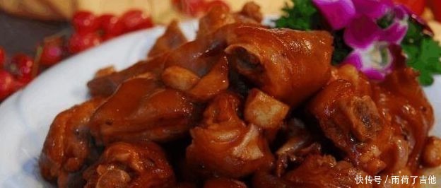 美食推荐酱香黑猪脚，麻辣排骨，辣椒炒猪肝，红烧猪蹄的做法