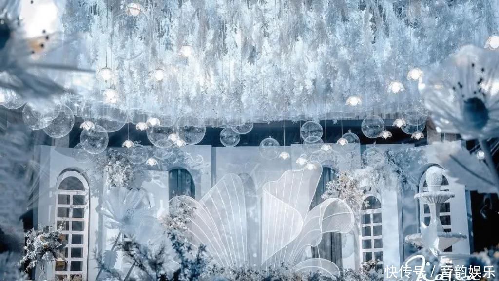 通透蓝的童话婚礼,有漂浮在海上的泡沫,和静谧的海棠花开