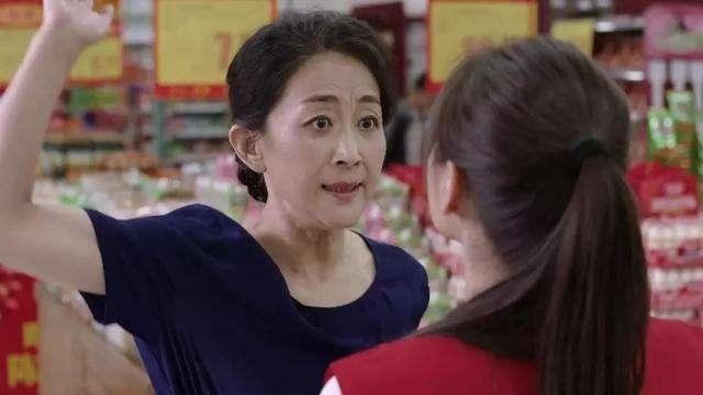 子女|为啥有些家庭，越孝顺的孩子越不受父母喜欢，过来人讲的话很戳心