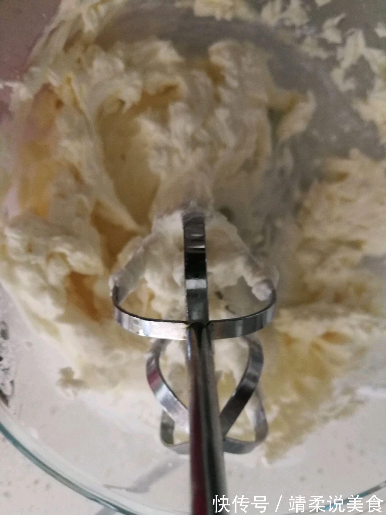 生乳酪草莓慕斯蛋糕,不仅颜值高,味道也甜美