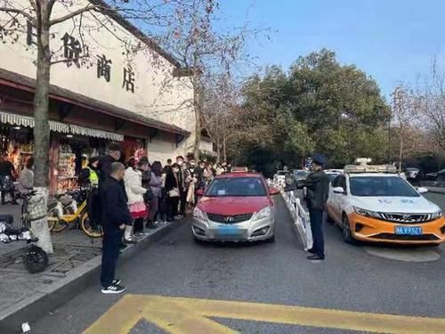 这几天西湖景区人人人！交通执法队全力保障西湖景区春节运输市场平稳有序