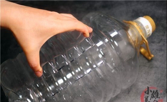 鸡蛋|空油桶如何装鸡蛋，姑娘教我小妙招，没想到这么简单，太实用了