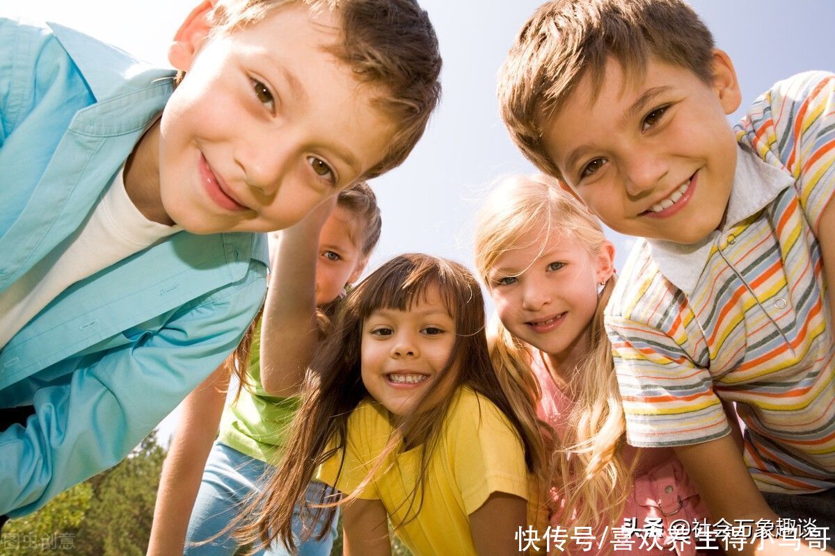 两个人|孩子面对父母和外人，表现就像两个人，这是为什么？