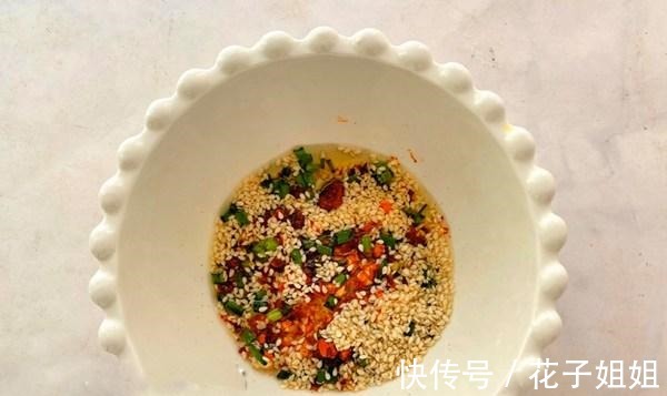 酸汤水饺|立秋后吃饺子，不这样吃就太亏了，一顿吃一斤都不多，暖心又暖胃！
