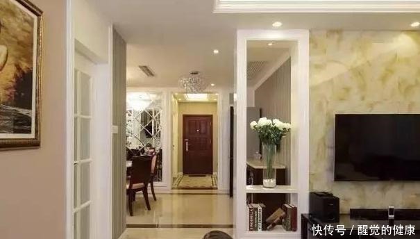 玄关|值得借鉴的轻奢风新房，玄关很“人性化”，简单轻装饰很舒服！