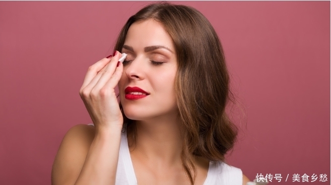 女人想要拥有“干净脸”,建议睡前做这3件事,皮肤细腻又光滑