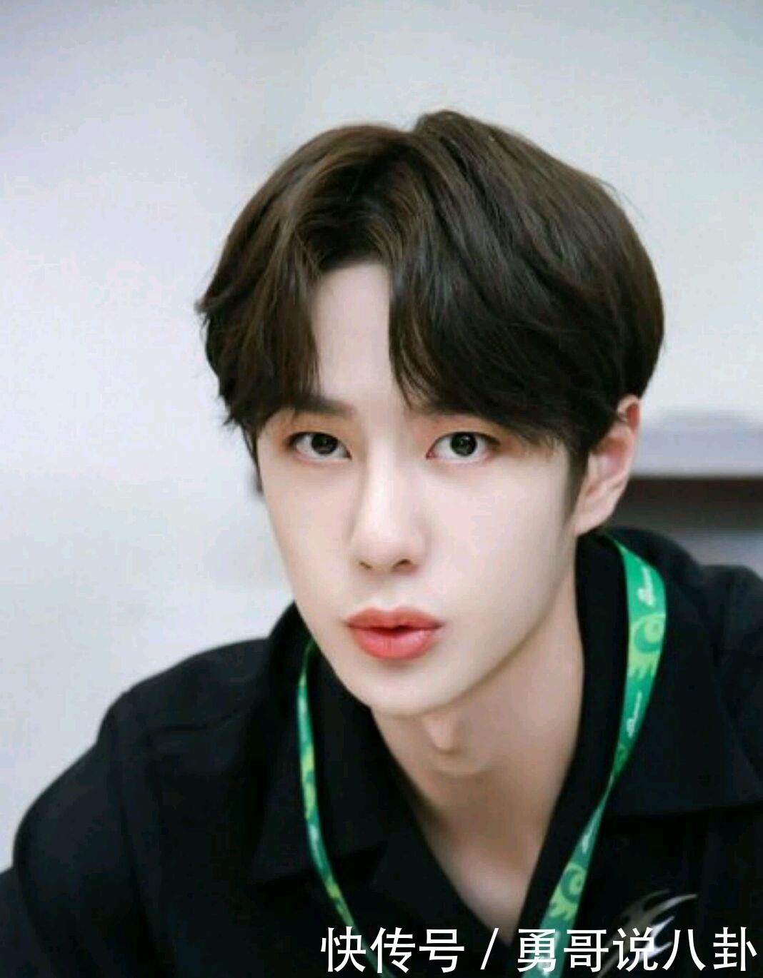 乐华旗下艺人都是如此高强度工作18岁的黄明昊直言,想“逃跑”