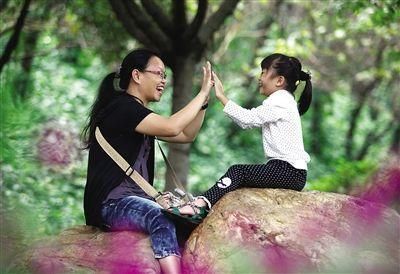 宝宝“新型学步车”火了，4个奶粉罐当“车轮”，网友：高级炫富