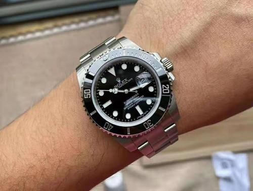 从亲民到顶级，适合30岁男士佩戴的五个手表品牌