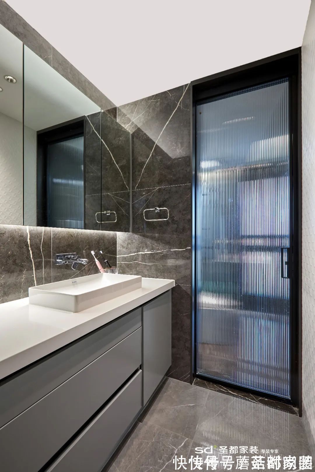 木饰面|独居是一个人的狂欢:93㎡三室两厅家装阳台爆改休闲区