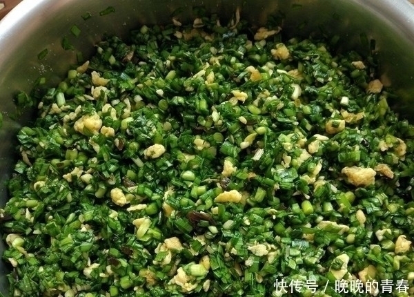 搅拌均匀|包韭菜鸡蛋饺子,千万不要直接拌馅,多加1步,饺子更香,更入味