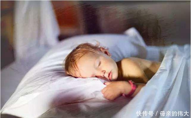 被子|孩子睡觉时有这3个举动,暗示大脑发育快,长大后智商低不了