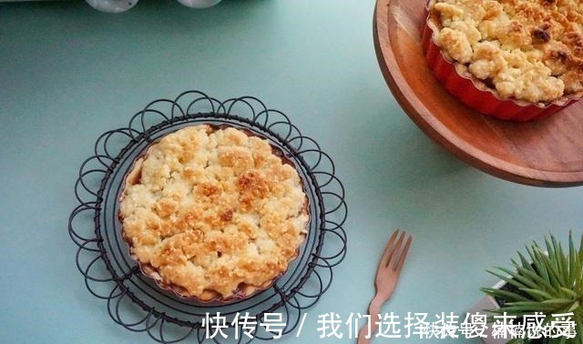 酥顶|小朋友心心念念着要吃苹果派,我给她做了一份,她满足得笑不拢嘴