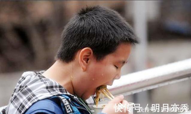 咸菜|中国式“糊弄早餐”正盛行,既没营养还伤身体,不少孩子天天吃