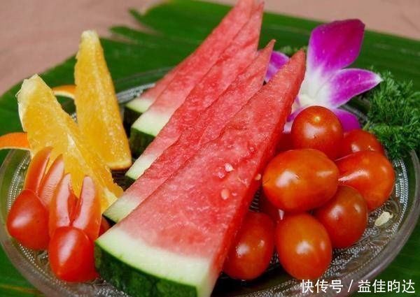 夏天|腸胃不好的人,夏天要少吃這3種水果,不然胃病發(fā)作,那就麻煩了