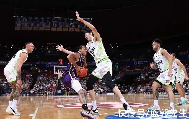 领跑|领跑NBL最佳防守球员榜，周琦实力不错，重返NBA的开始？