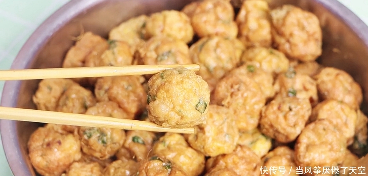 炸丸子,记住不要放面粉跟淀粉,教你一个做法,外酥里嫩不吸油