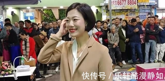 她凭《星光大道》走红，还上过春晚，现却沦落到街头卖唱