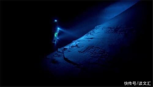马里亚纳海沟可深入探索，为何潜到10929米就停了?你看拍到了啥