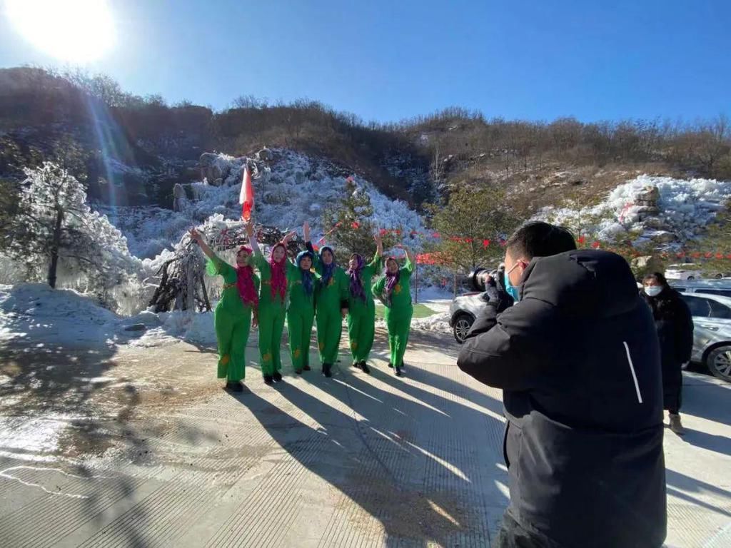 上小峰村：深山幽谷惊现冰瀑奇观！