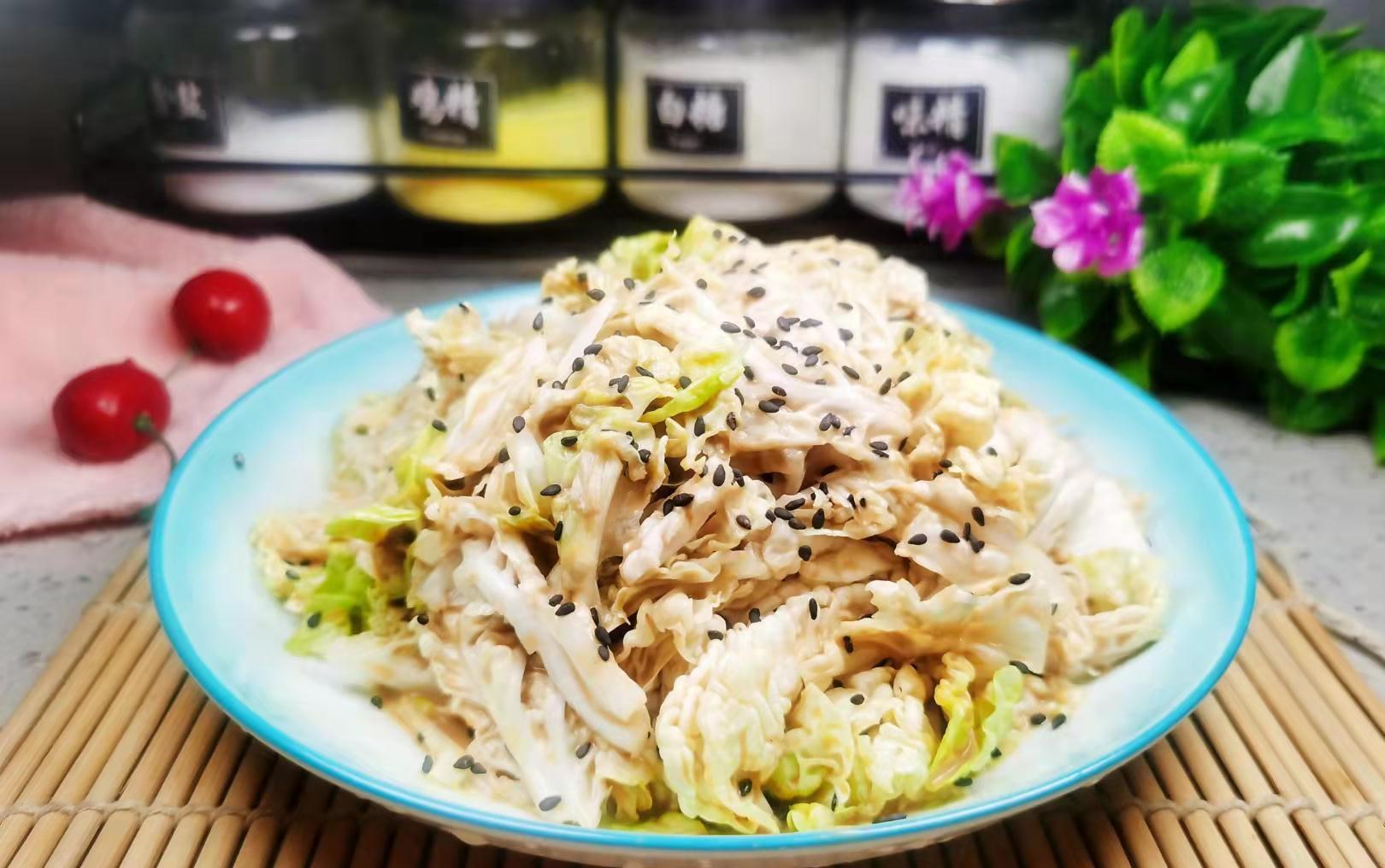 秋季吃白菜，教你1个新吃法，不炖不炒，3分钟上桌，好吃到添盘