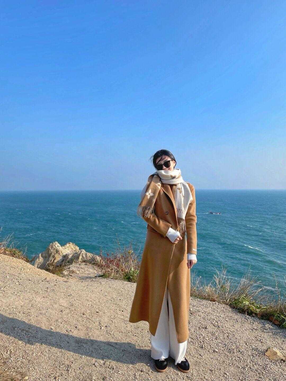 牛仔裤|冬日穿搭的灵感来源,长大衣+直筒裤,又美又飒的