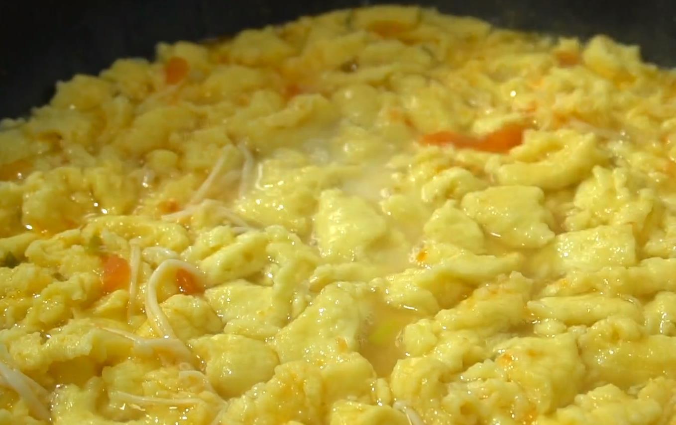 锅汤|冬天我家常做这锅汤,做法简单,营养丰富,一人一碗管饱又暖和