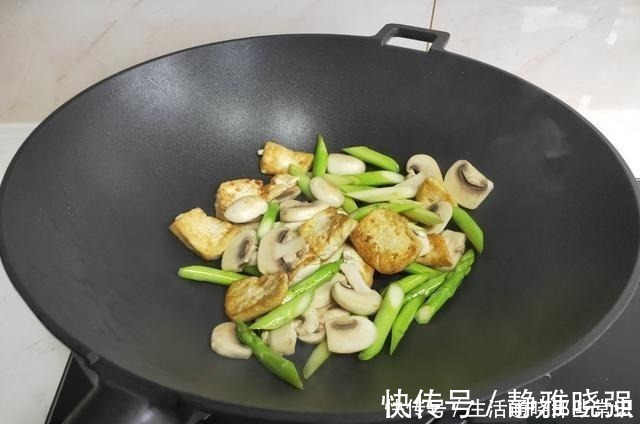 一家3口4个菜,好吃不贵天天不重样,生活有仪式感,中年的浪漫