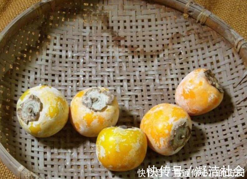 李子!冷军画柿子沾着“石灰”,卖149万不过瘾,改画李子,却卖200万