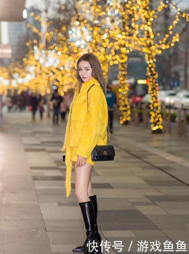 柔美的休闲装搭配黑色风衣,充满魅力与优雅