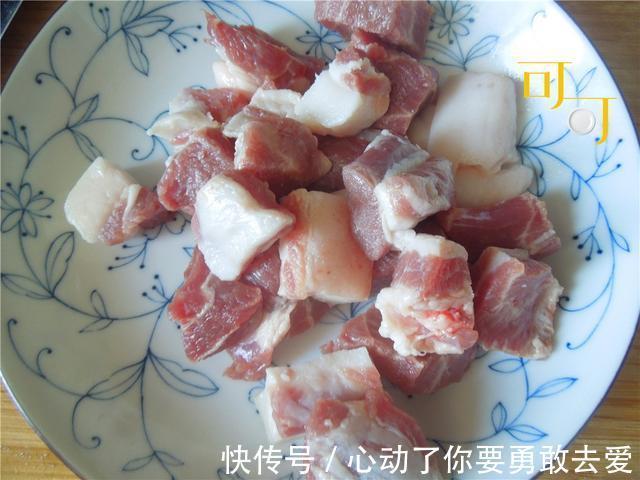 天气凉快起来，包点三鲜饺子当早餐，比每天啃面包舒服得多