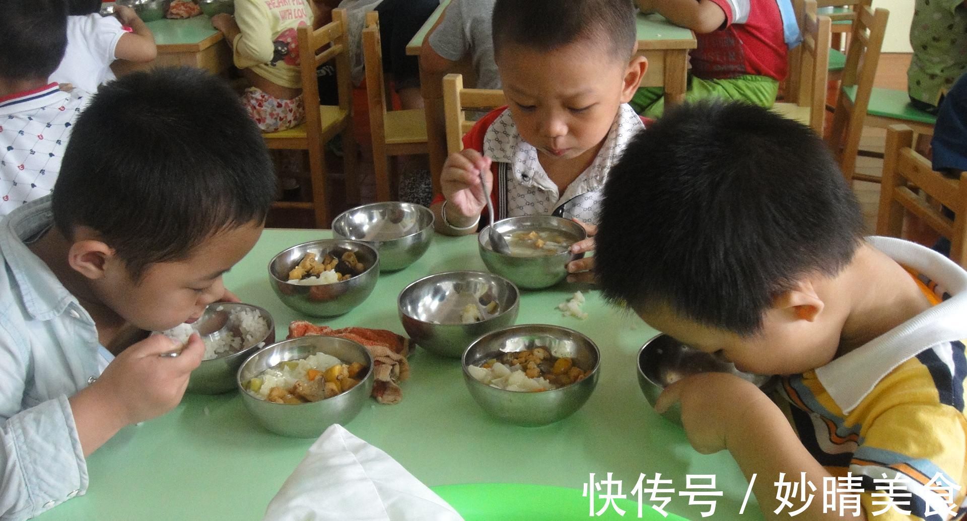 宝妈|为什么幼儿园饭菜没有家里好,孩子还吃得香?难道幼儿园有魔力
