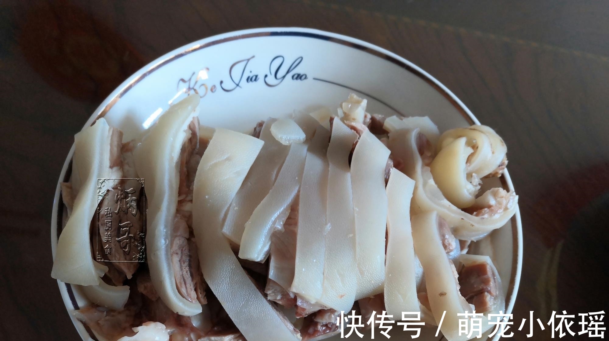 水煮面|表妹晒待客晚餐，网友：南方人真舍得吃，这餐饭没七八百下不来吧