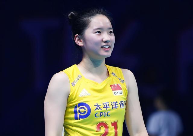 国家队|一传连续接飞!女排天才自由人状态低迷,国家队主力之争再起波澜
