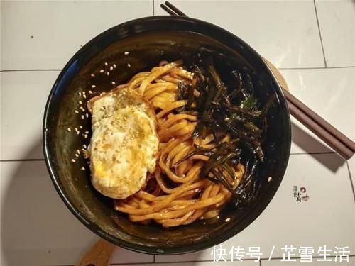 口感|葱油拌面原来这么简单，这么做口感筋道一点也不坨，一周也吃不够