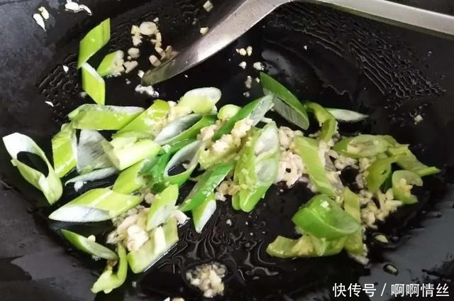 气温下降了,只需一个西红柿,一个鸡蛋做碗暖心又暖胃的面汤!