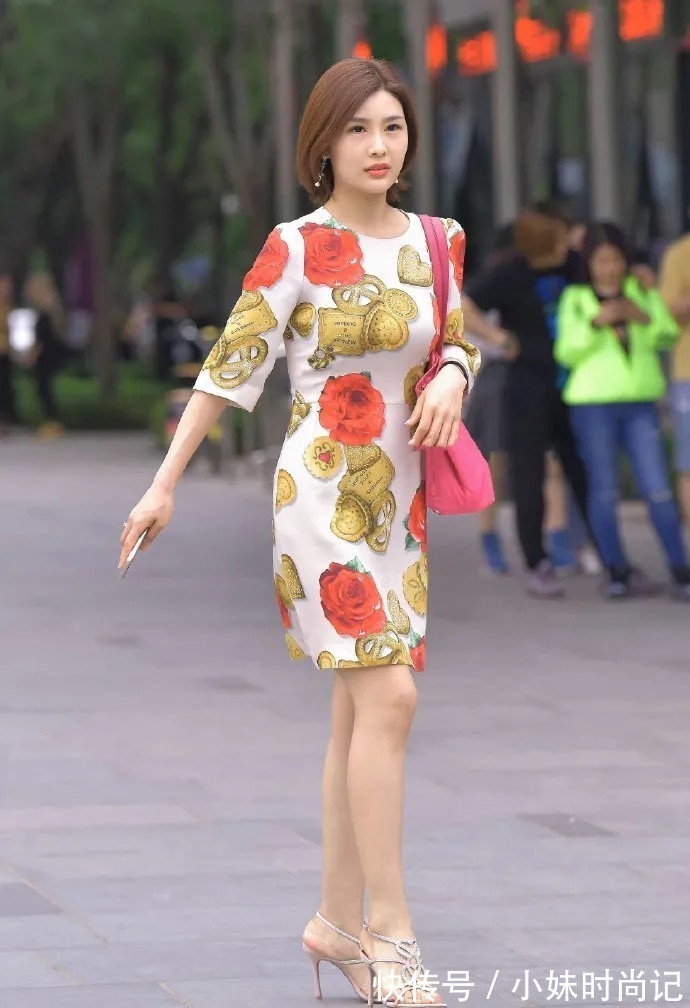 高跟鞋|时尚减龄的连衣裙,搭配精致有型的高跟鞋,清新自然又温柔