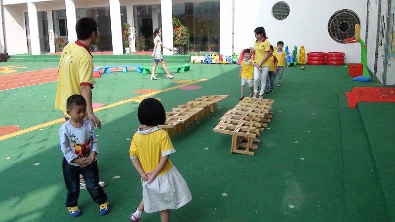 Qing听丨男幼师的尴尬：孩子喜欢他们幼儿园却招不来